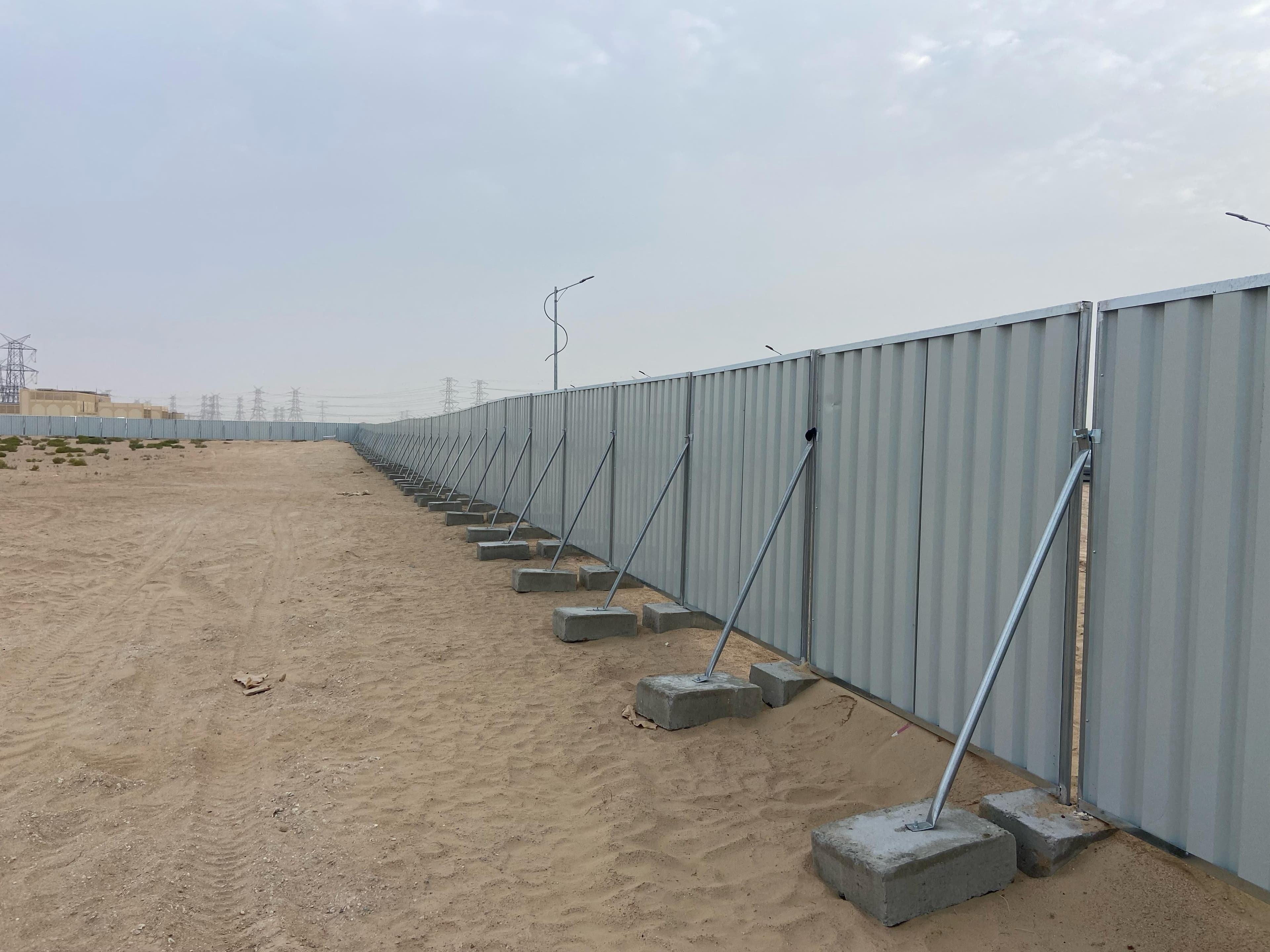 Discontinuous Type Hoarding Fence