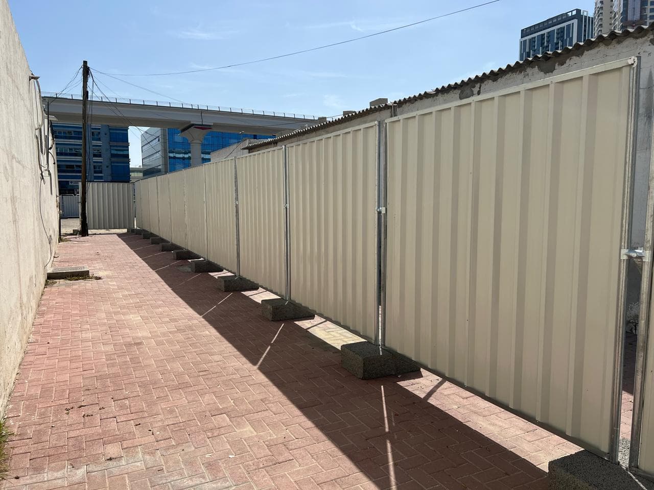 Discontinuous Type Hoarding Fence